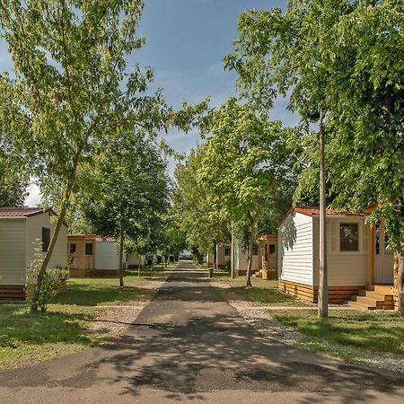 Hungarospa Thermal Camping Mobilhaz ไฮจ์ดุสโซบอสโล ภายนอก รูปภาพ