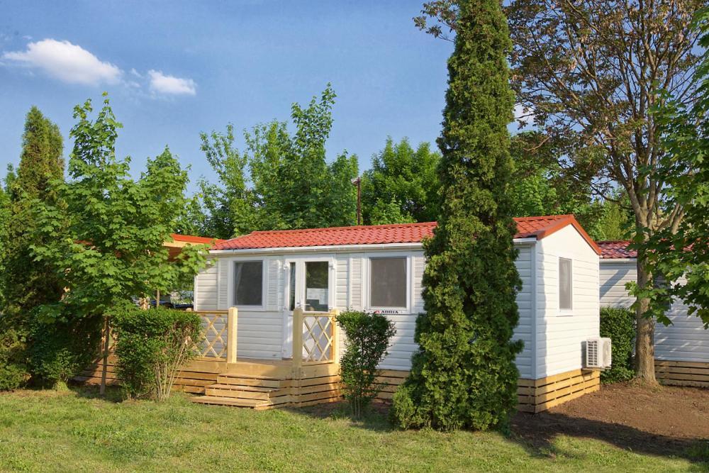 Hungarospa Thermal Camping Mobilhaz ไฮจ์ดุสโซบอสโล ภายนอก รูปภาพ