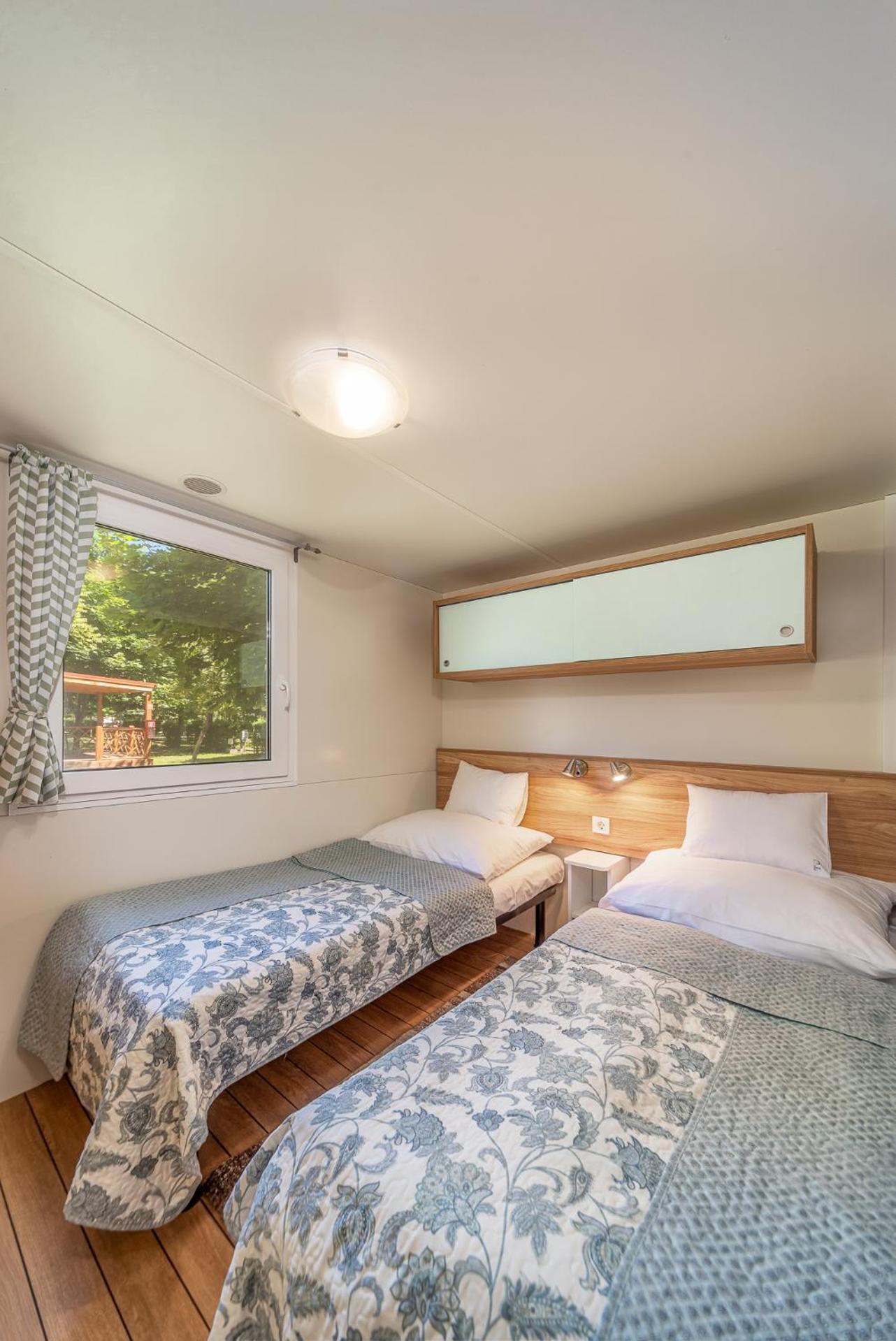 Hungarospa Thermal Camping Mobilhaz ไฮจ์ดุสโซบอสโล ภายนอก รูปภาพ