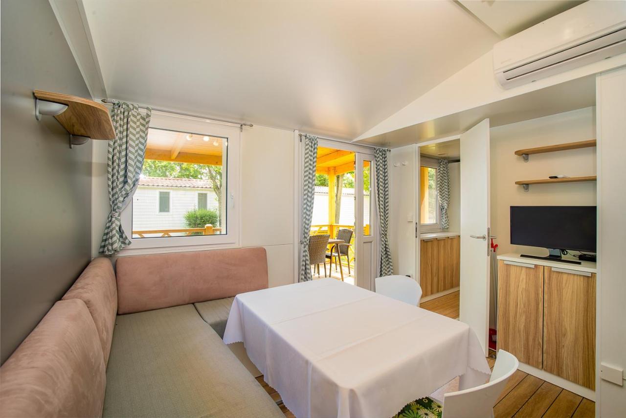 Hungarospa Thermal Camping Mobilhaz ไฮจ์ดุสโซบอสโล ภายนอก รูปภาพ