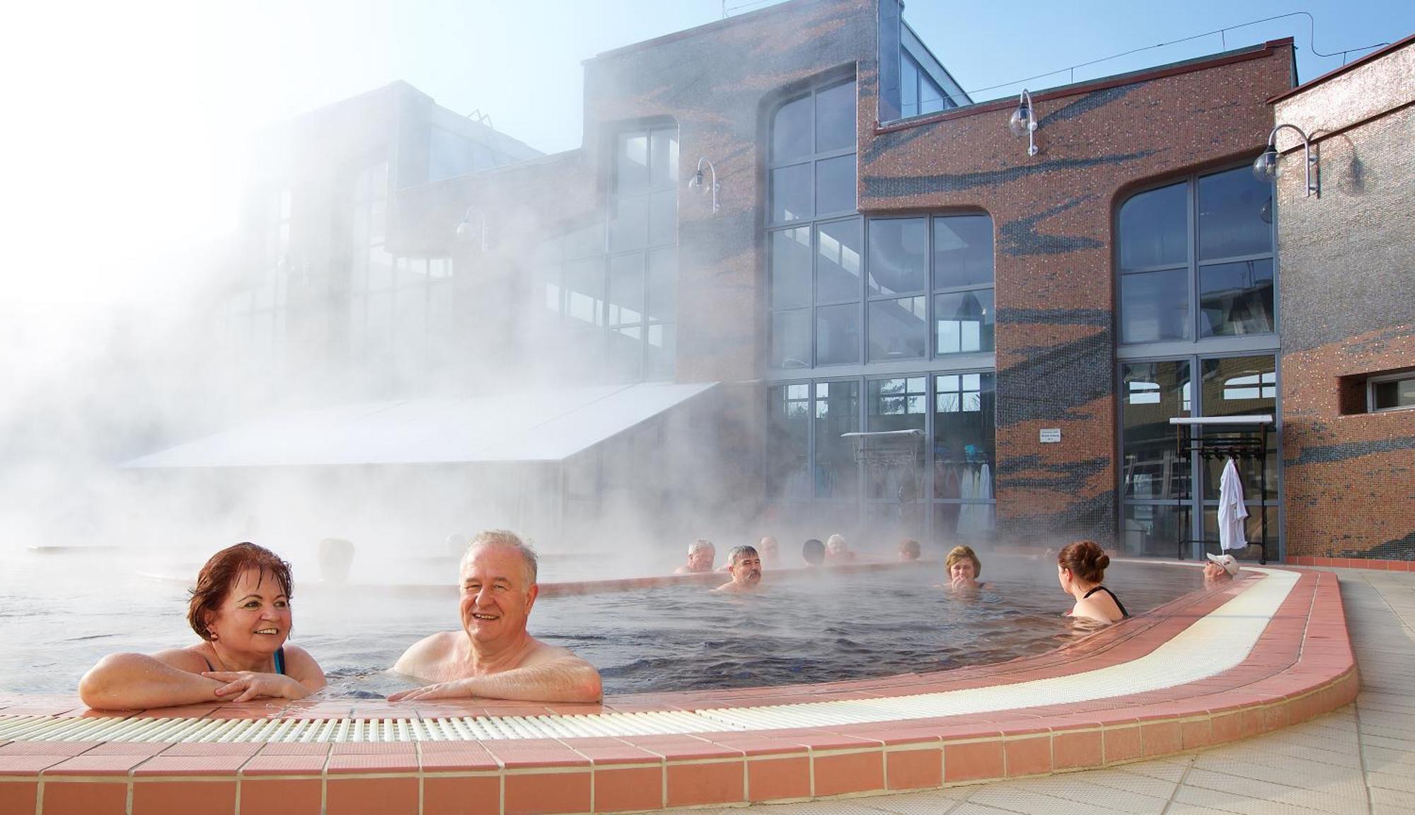 Hungarospa Thermal Camping Mobilhaz ไฮจ์ดุสโซบอสโล ภายนอก รูปภาพ