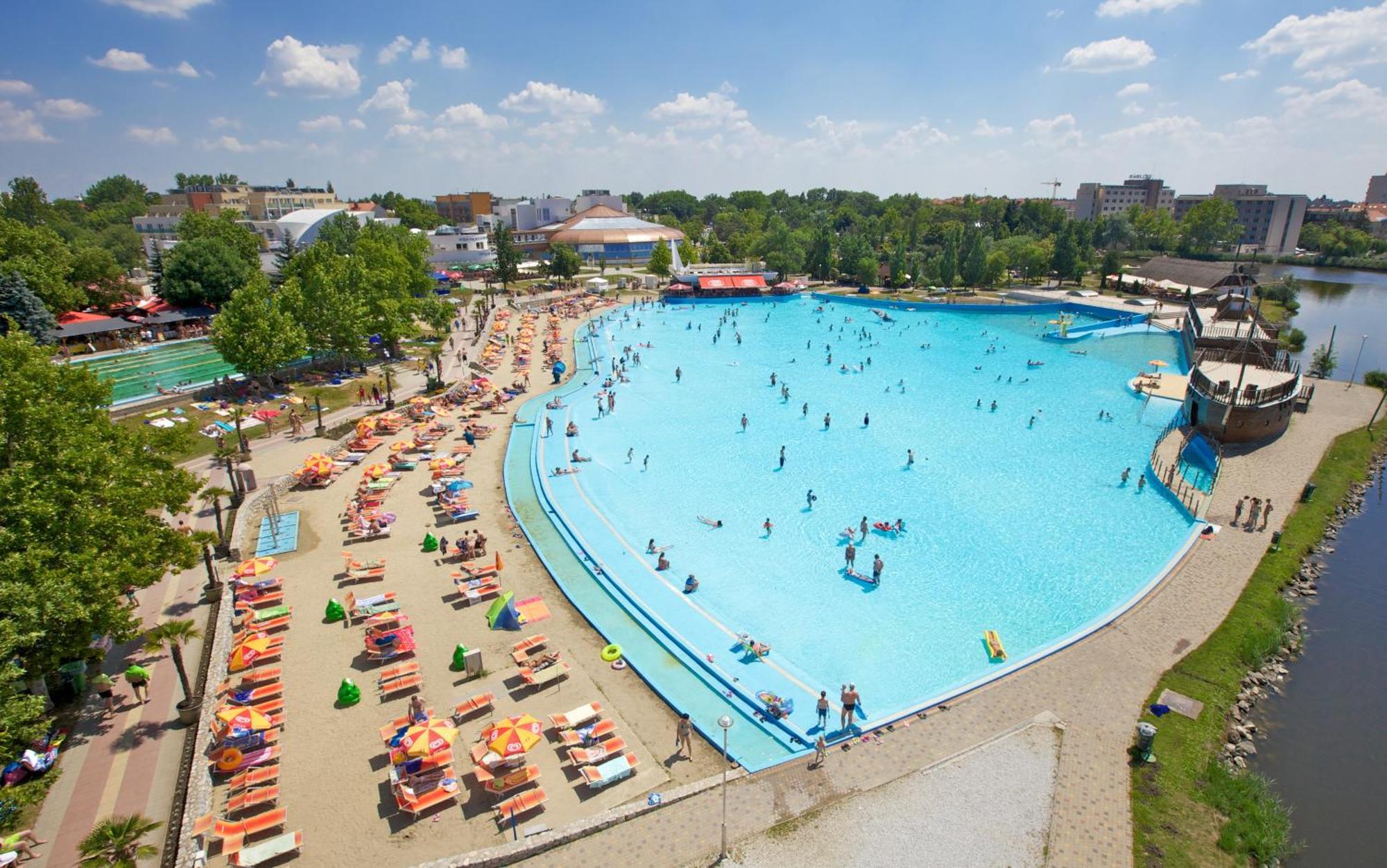 Hungarospa Thermal Camping Mobilhaz ไฮจ์ดุสโซบอสโล ภายนอก รูปภาพ